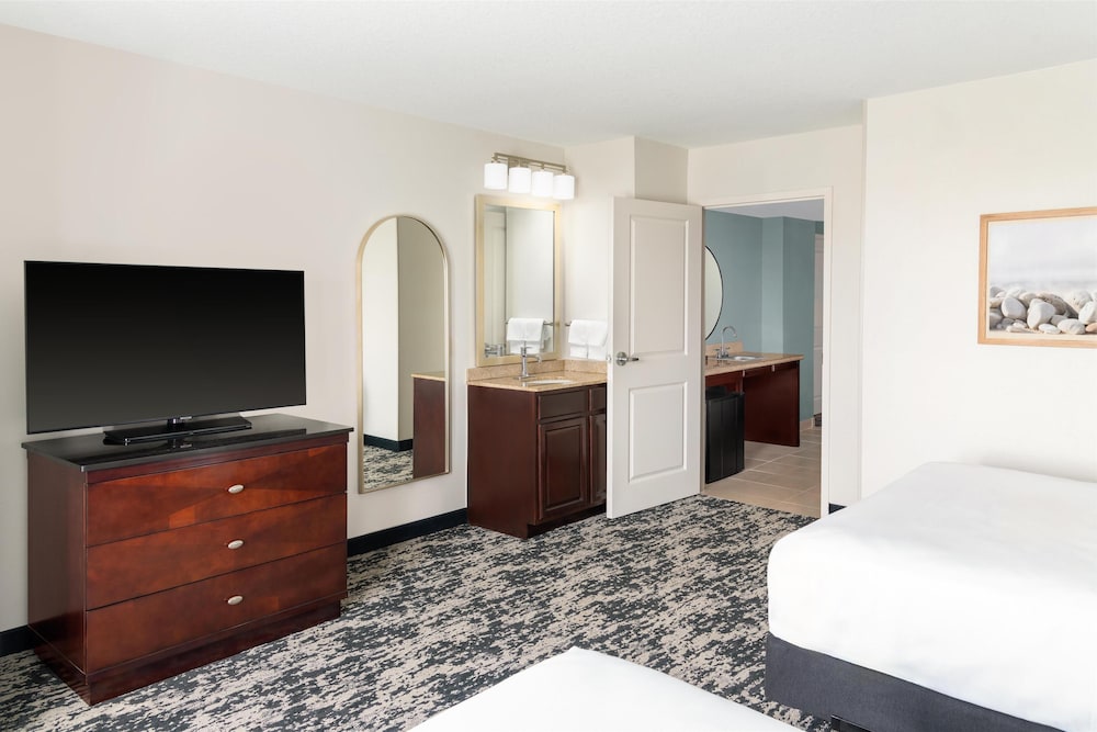 Embassy Suites by Hilton Fort Myers Estero - photo 14