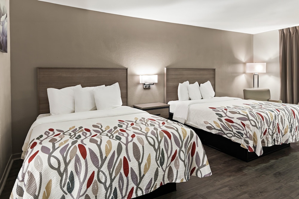 Red Roof Inn & Suites Monroe NC - photo 17