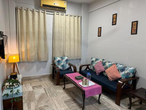 Spacious 2 BHK apartment with Balcony In Bandra