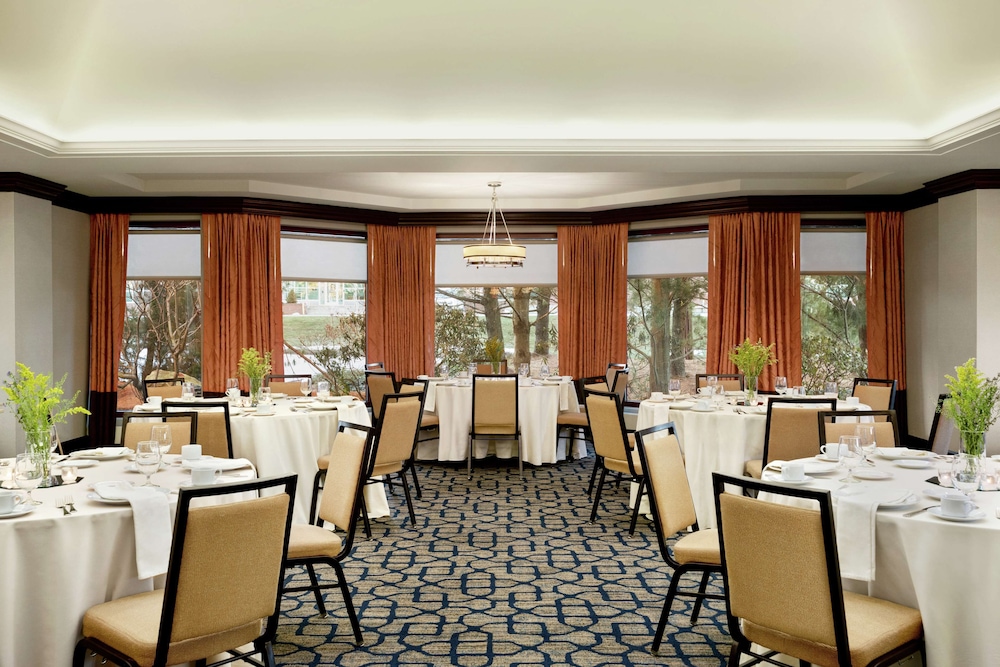 Embassy Suites by Hilton Boston Waltham - photo 47
