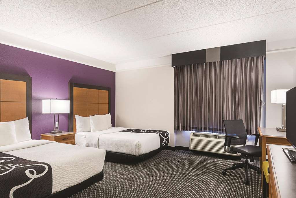 Howard Johnson by Wyndham Sacramento Downtown - photo 26