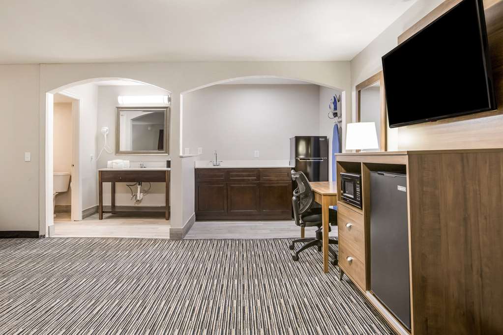 Clarion Pointe East Lansing University Area - photo 21