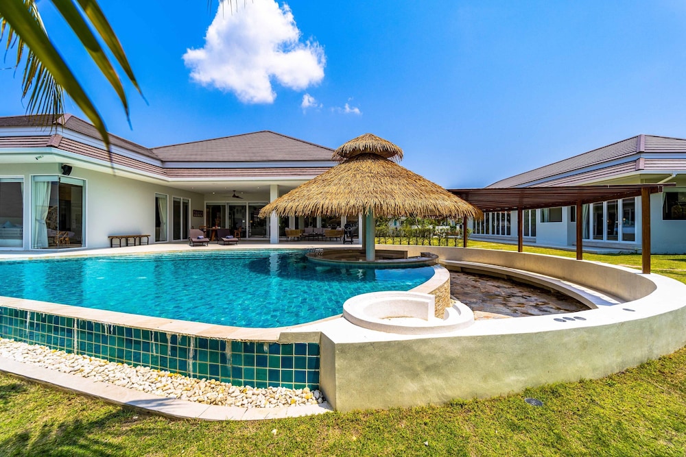 Luxury 7 Bedroom Pool Villa WL67 — 4-Star Luxury Hotel in Hua Hin, Thailand