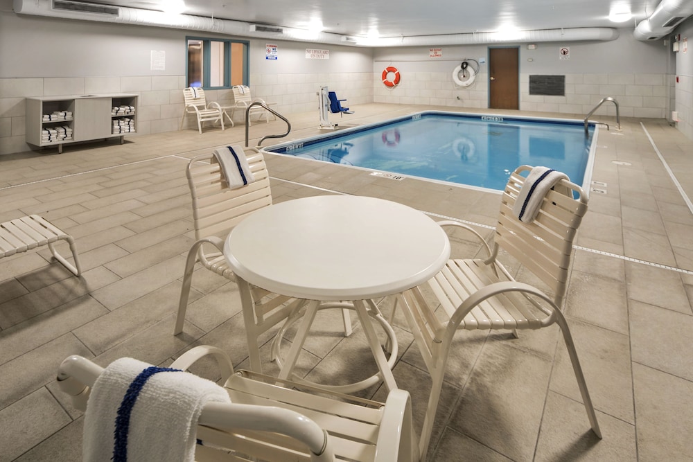 Holiday Inn Express Chicago NW Vernon Hills by IHG - photo 16
