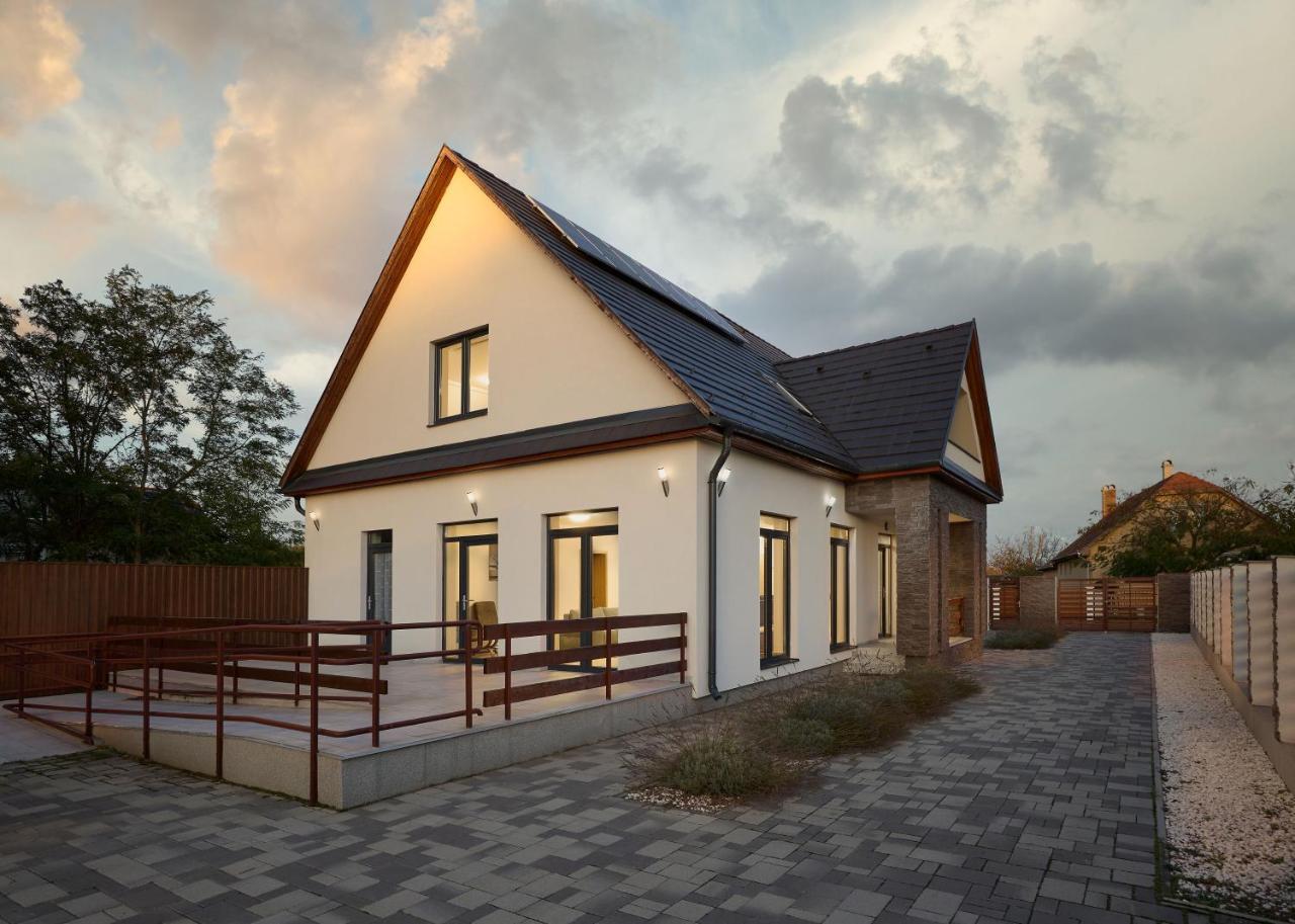 Silver Cottage — 4-Star Luxury Hotel in Mariapocs, Hungary