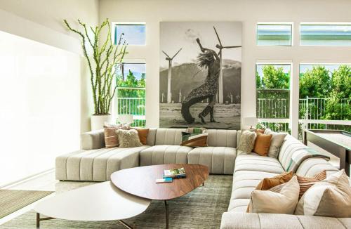 Indian Wells Luxury w Private Pool & Shuffleboard in Indian Wells, United States