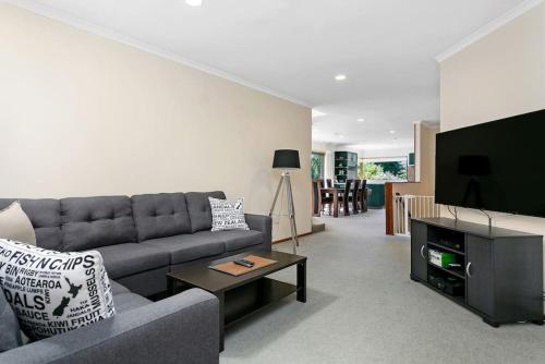 Tuis Place Spacious 3BR Retreat Near Town Centre in Taupo, New Zealand