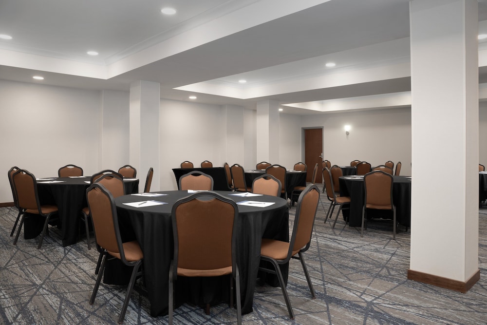 Holiday Inn Express Alexandria Fort Belvoir - photo 43