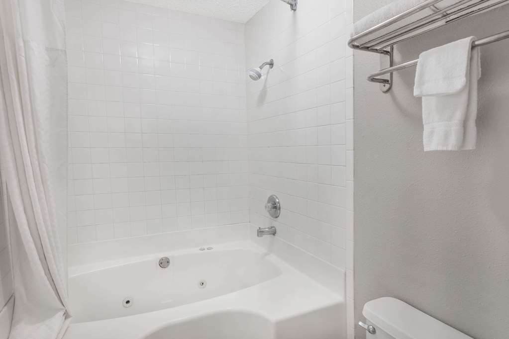 Days Inn by Wyndham Barnwell - photo 17