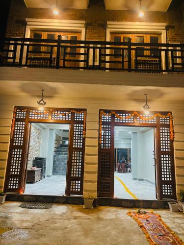 Pasne Aajako Hotel — Unknown City