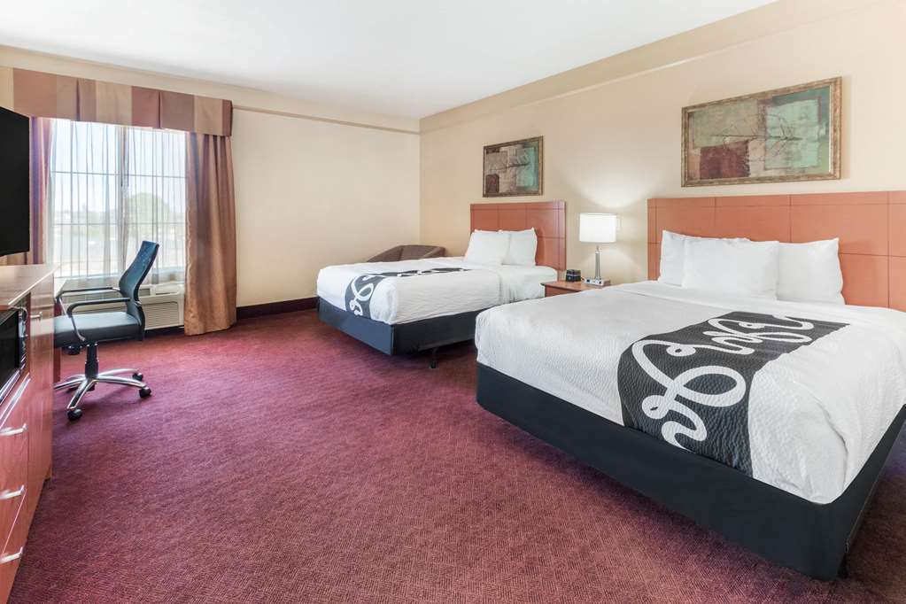 La Quinta Inn & Suites by Wyndham Hobbs - photo 15