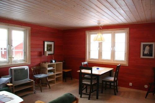 Hornborgasjöns Stugby — Axvall — photo 3