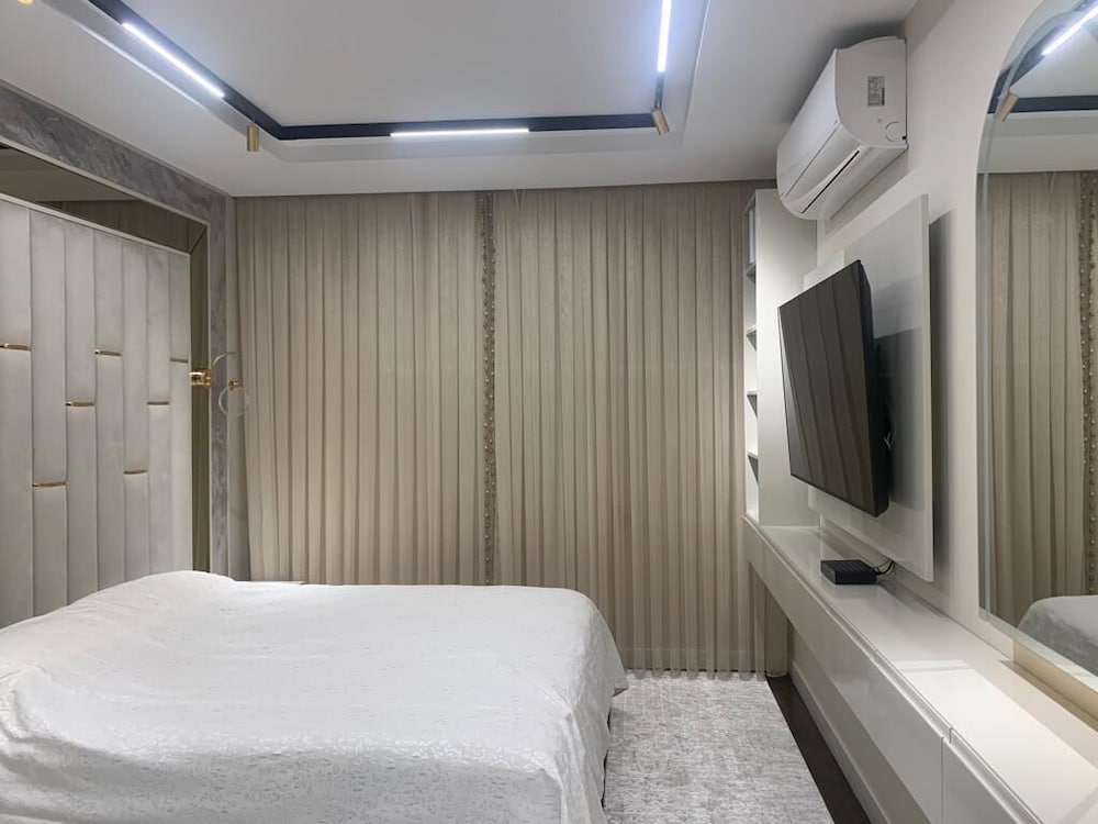 Wahde Fz Llc — 4-Star Luxury Hotel in Dubai, United Arab Emirates