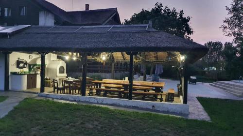 Morena Mansion Guest House — 4-Star Luxury Hotel in Murighiol, Romania