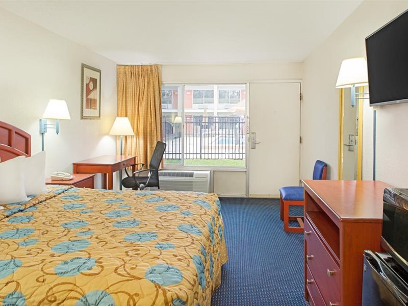 Days Inn by Wyndham Tallahassee Government Center - photo 9