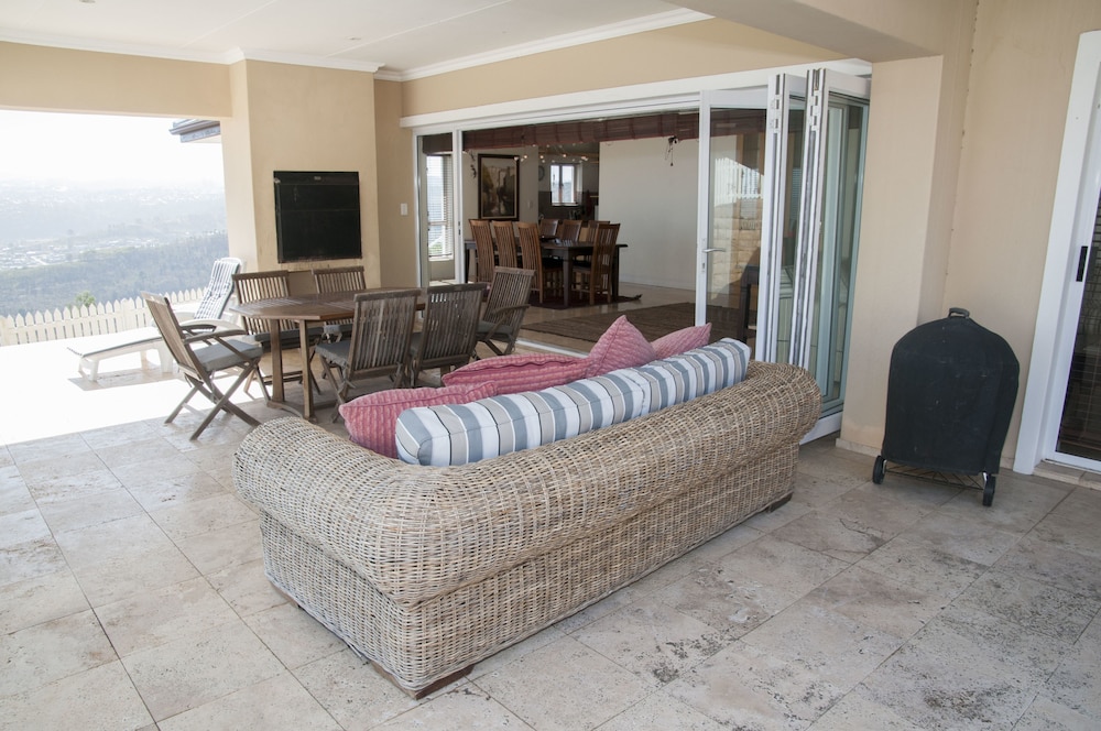 32 Commodore — 4-Star Luxury Hotel in Knysna, South Africa