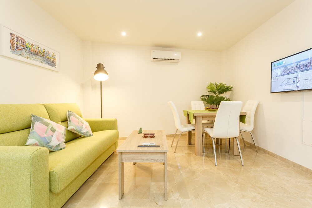 La Sorpresa del GENOVES by Cadiz4Rentals — 4-Star Luxury Hotel in Cadiz, Spain