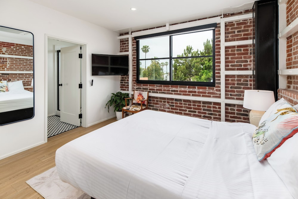 The Brick Hotel - photo 3