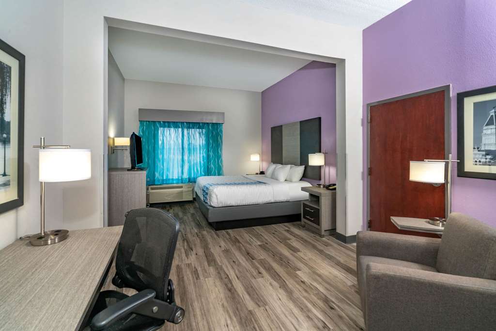 La Quinta Inn & Suites by Wyndham Clarksville - photo 16