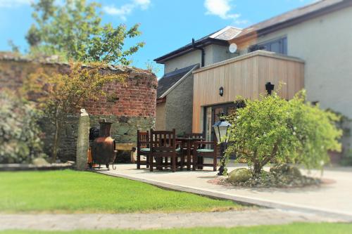 Woodvilla Lodge — 4-Star Luxury Hotel in Loch Garman, Republic of Ireland