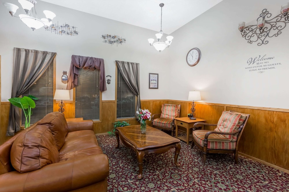 Super 8 by Wyndham Manhattan KS - photo 4