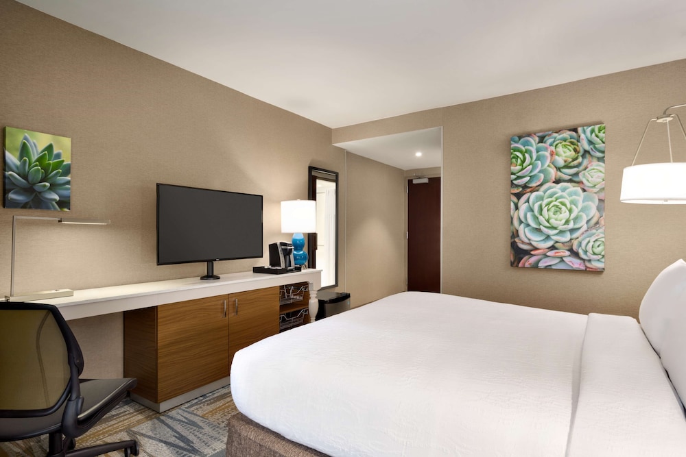 Hilton Garden Inn New York Times Square South - photo 19