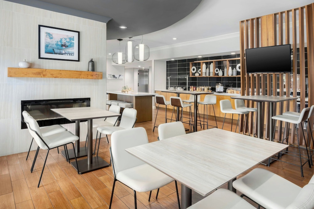 SpringHill Suites by Marriott Herndon Reston - photo 18