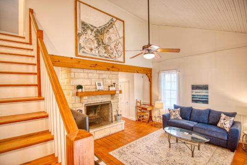 Gardens of Baron's Creek Unit D — 4-Star Luxury Hotel in Fredericksburg, United States