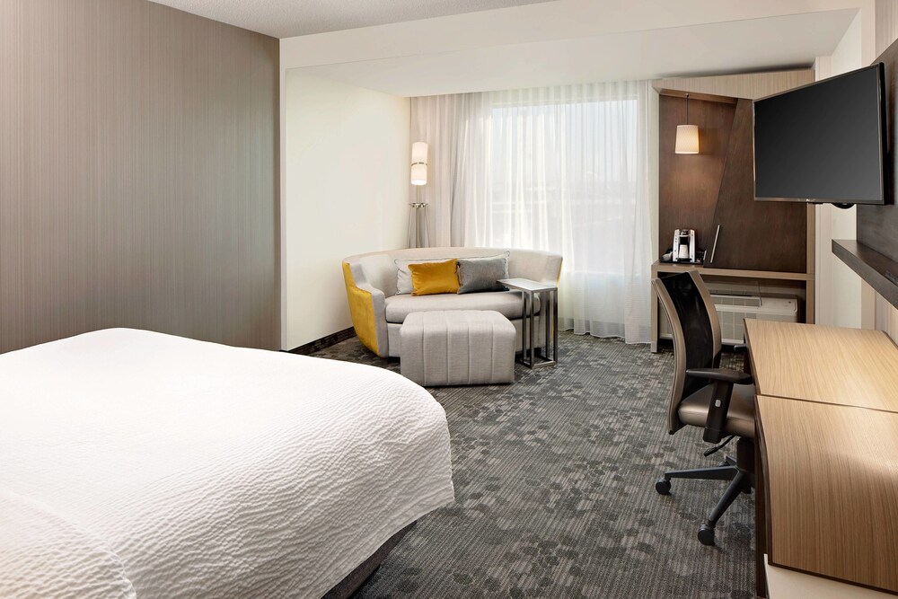 Courtyard by Marriott Dallas Downtown Reunion District - photo 6