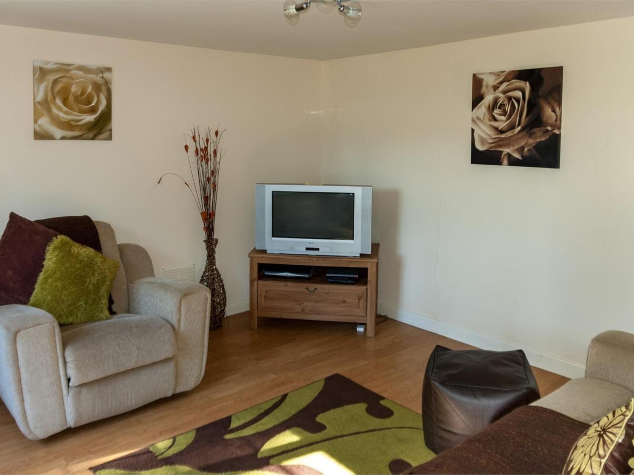2 Bed in Crynant BN247 pet-friendly hotel Crynant