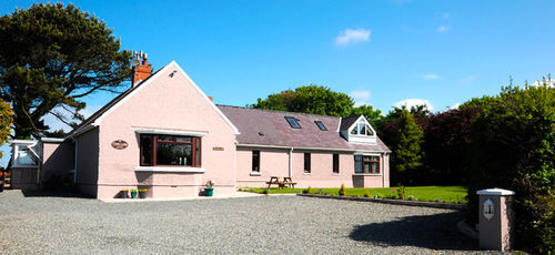Fields Lodge Bed & Breakfast — 4-Star Luxury Hotel in Milford Haven, United Kingdom