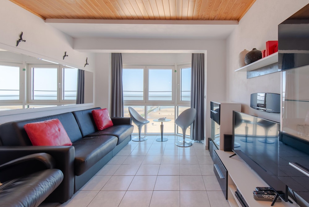 Apartment With Frontal sea View in Ostend — 4-Star Luxury Hotel in Ostend, Belgium