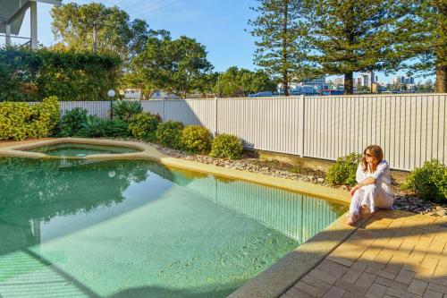 Pisces on Pumicestone Golden Beach — Caloundra — photo 4