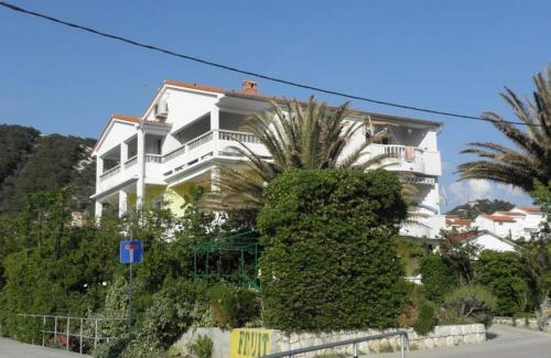 Apartments by the sea Barbat Rab 22366 — 4-Star Luxury Hotel in Rab, Croatia