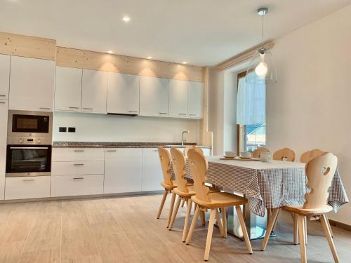 Cesa Do Ruf Eurochalet — 4-Star Luxury Hotel in Campitello Di Fassa, Italy