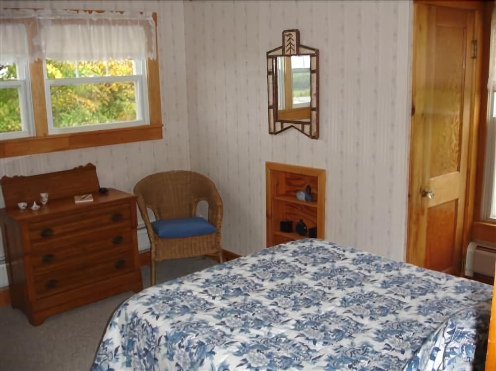 Notch View Inn - carbon neutral hotel in Colebrook