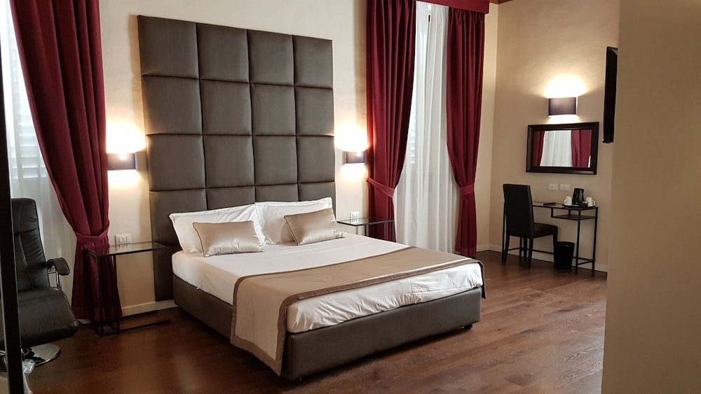 1 Suite Firenze — 4-Star Luxury Hotel in Florence, Italy