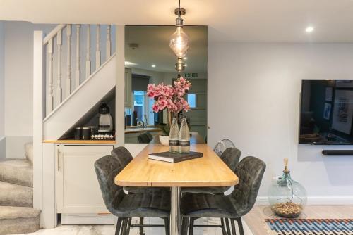 The Old Coach House luxury Harrogate Home Detached Quite Stylish whole house short walk from the Conference town centre