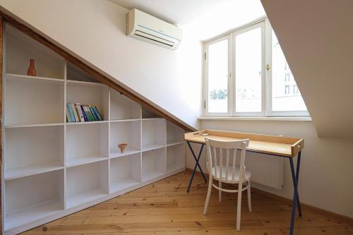 Bright 3BR Apartment in Old Tbilisi by Wehost