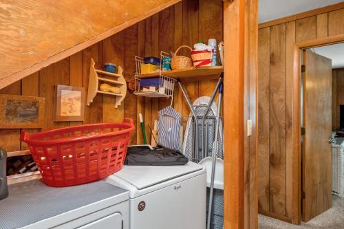 A Pirate's Paradise by Oak Island Accommodations - photo 4