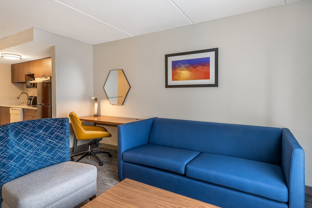Holiday Inn Express and Suites Petersburg Fort Lee by IHG - photo 19