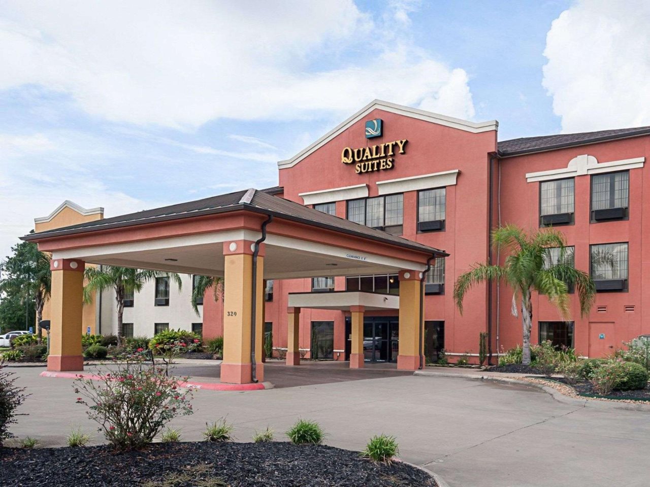 Quality Suites - last minute hotel in Sulphur