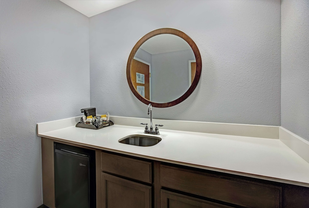 Hampton Inn & Suites Augusta West - photo 30