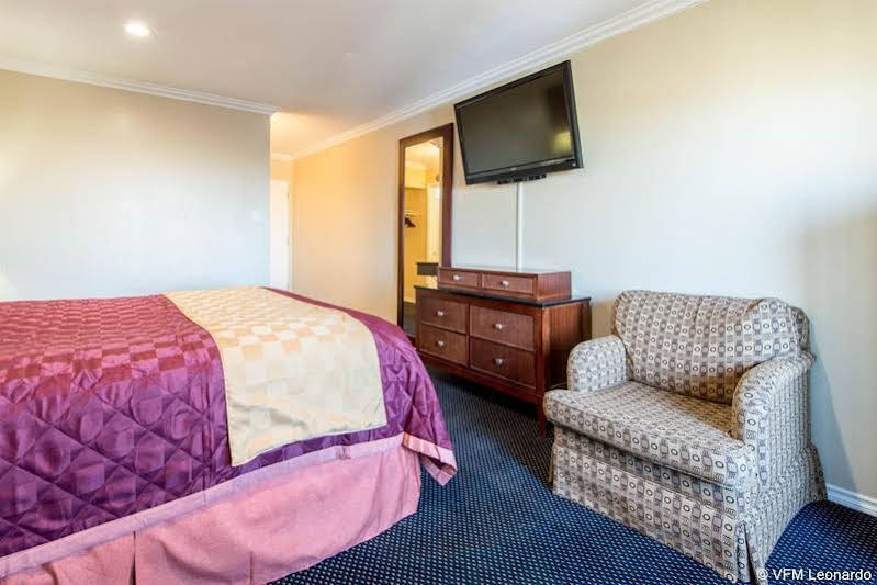 Rodeway Inn Signal Hill - photo 11