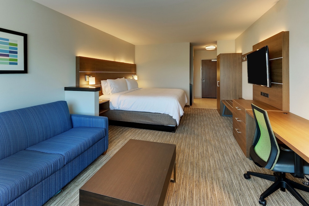 Holiday Inn Express & Suites Roanoke Civic Center by IHG - photo 11