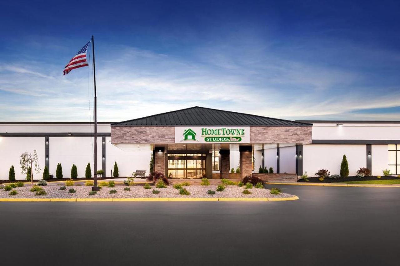 HomeTowne Studios by Red Roof & Conference Center Cortland — hotel in Cortland