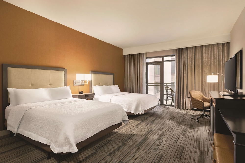 Hampton Inn & Suites Roanoke Downtown - photo 21