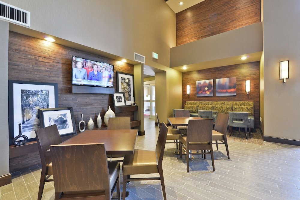 Hampton Inn & Suites Greensboro Coliseum Area - photo 62