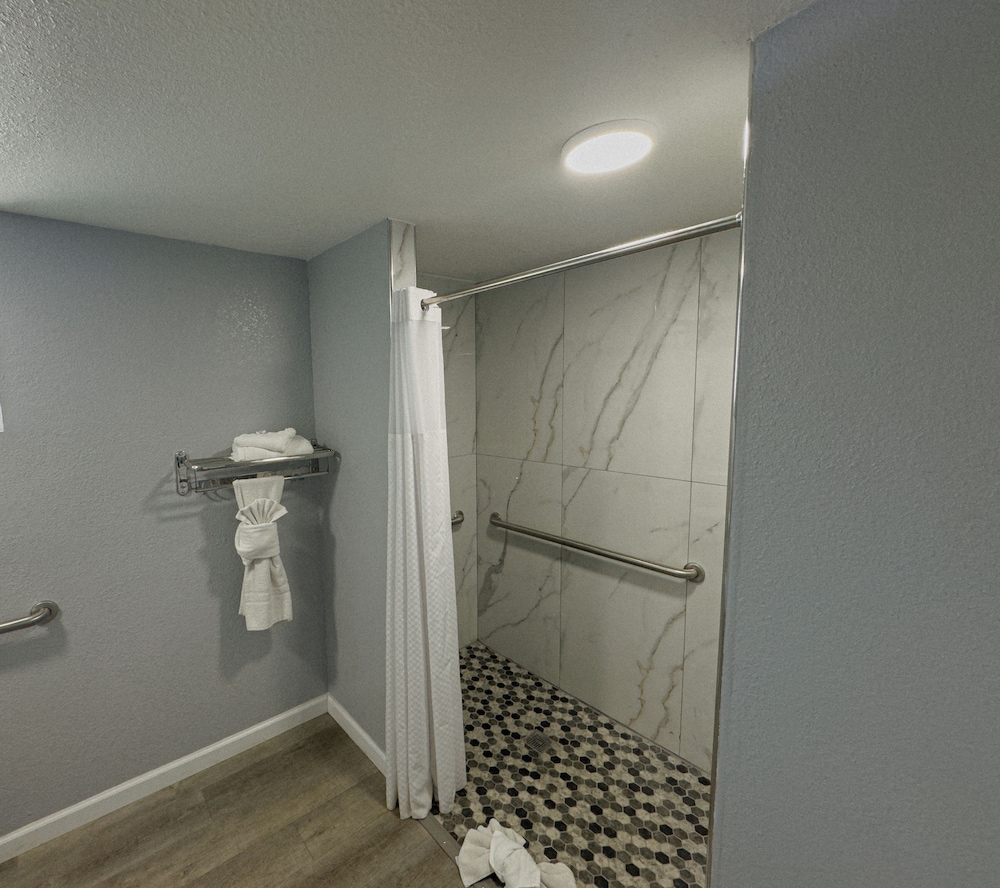 Sea Garden Inn - photo 36