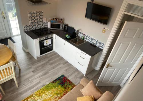 Mini Apt Carrigaline 2min to town 1 Bed & Sofa Bed Sleeps 4 — 4-Star Luxury Hotel in Carrigaline, Republic of Ireland